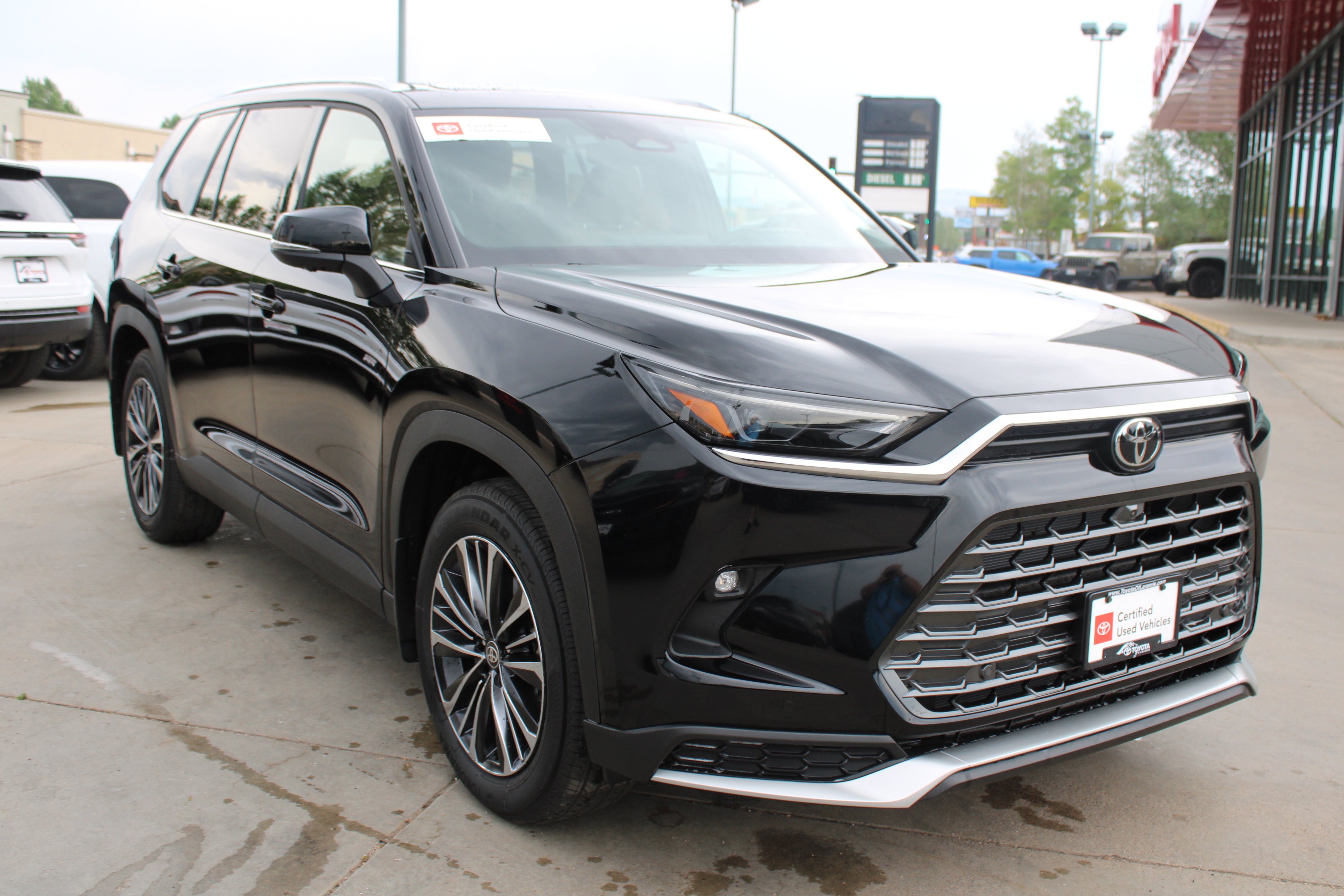 2026 Toyota Grand Highlander Hybrid MAX Platinum in Midnight Black Metallic — front three-quarter view