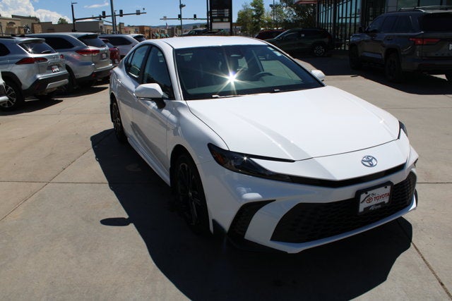 2026 Toyota Camry SE in Ice Cap — front three-quarter view